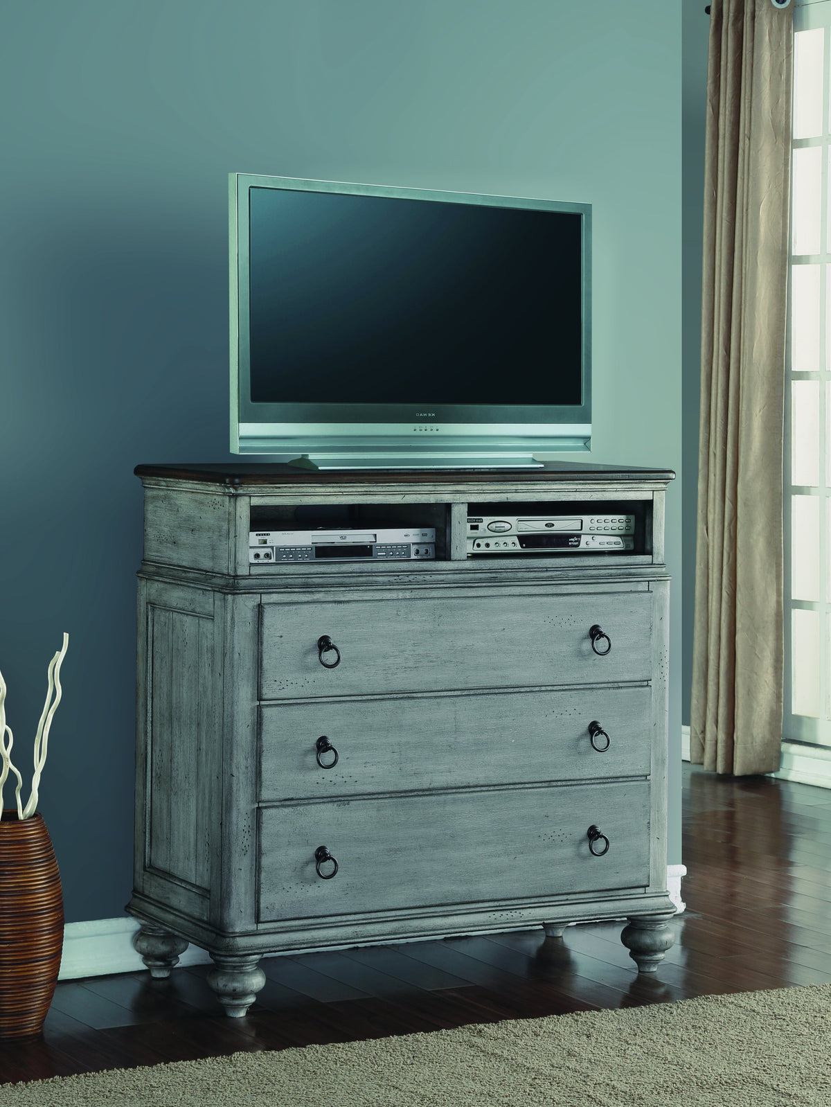 Plymouth Media Chest